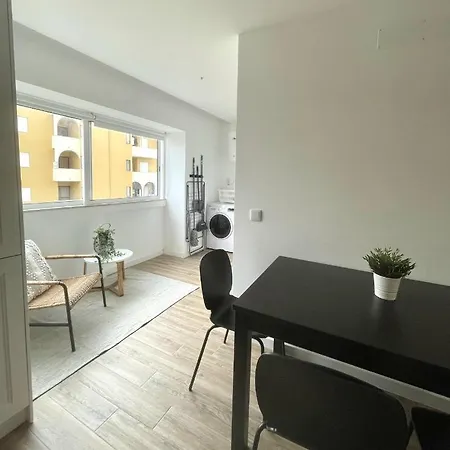 Captivating 1-Bed Apartment In Portimao-Beach Apartmán *