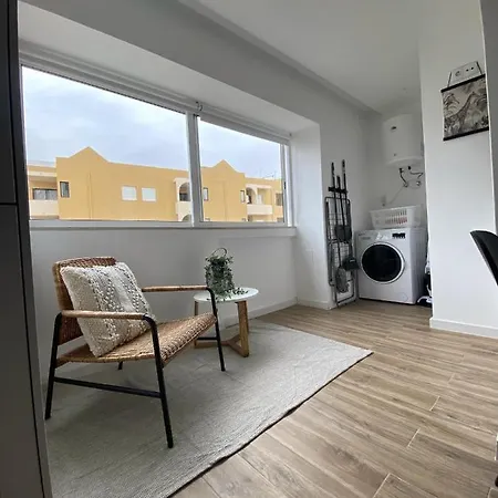 Captivating 1-Bed Apartment In Portimao-Beach Appartement